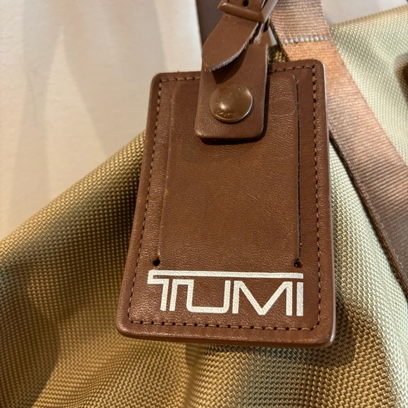 TUMI Large Overnight Bag With Black Shoulder Strap Lined Interior Pocket - Picture 6 of 16